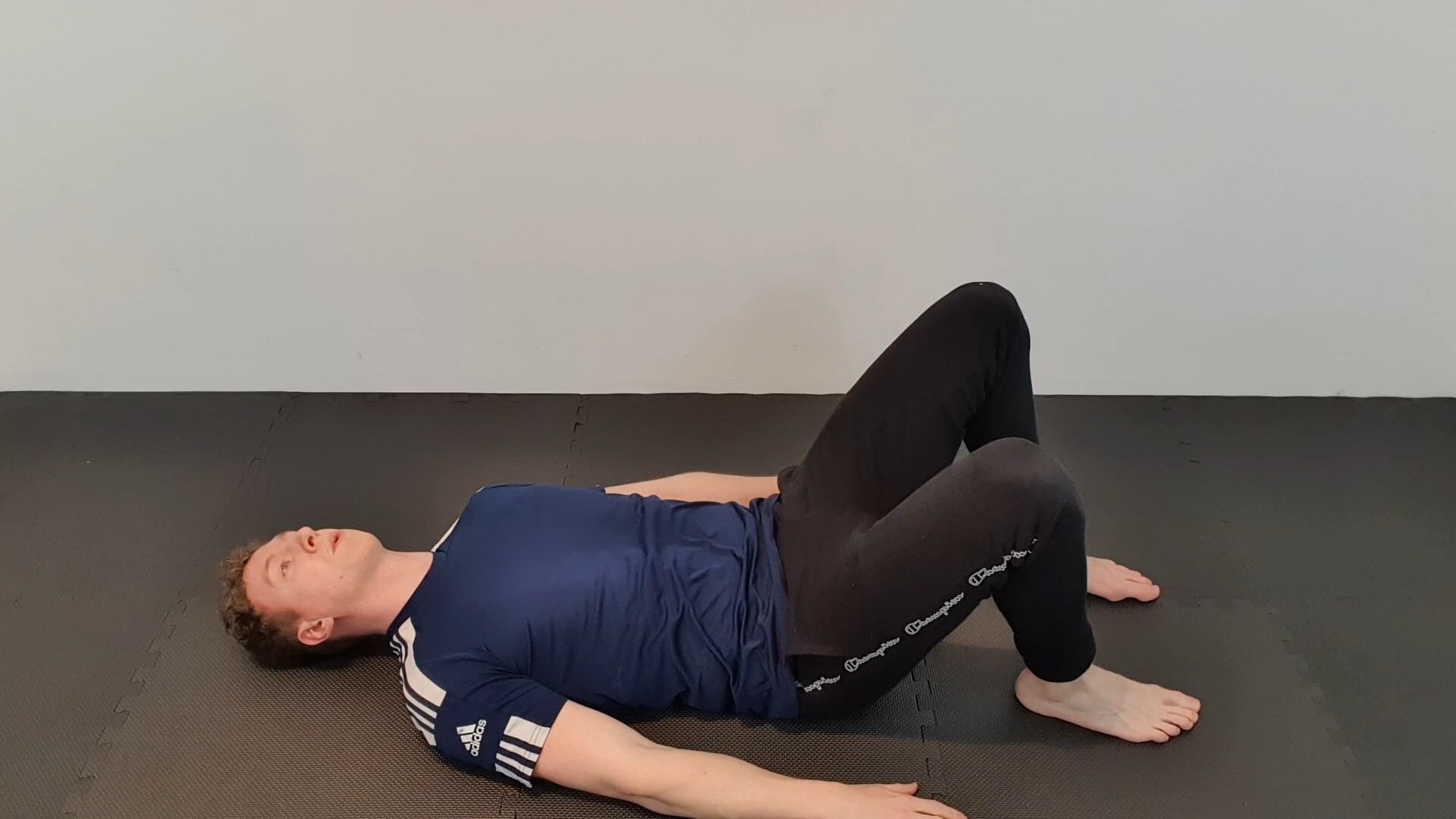 Lying Chest Expansion · Rückenlage — Bild 1